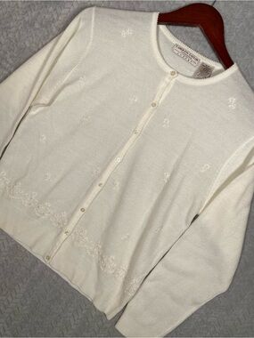 Carolyn Taylor Luxury Women’s Medium White Cardigan Sweater Embroidered Beaded